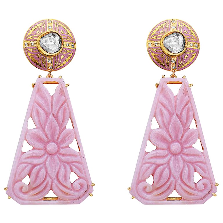 Pendientes de Ópalo Rosa Tallado con Diamantes en Oro Amarillo de 18k en venta