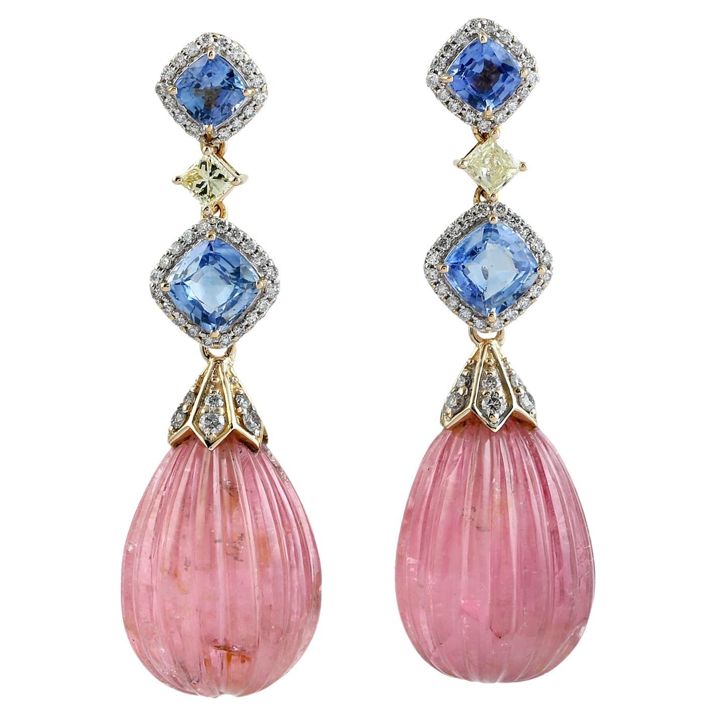 Boucles d'oreilles pendantes en tourmaline rose taillée avec saphir bleu et diamants