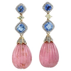 Boucles d'oreilles pendantes en tourmaline rose taillée avec saphir bleu et diamants