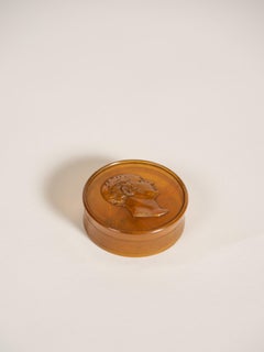 Carved & Polished Cow Horn William IV Portrait Patch Box, England, 19th Century