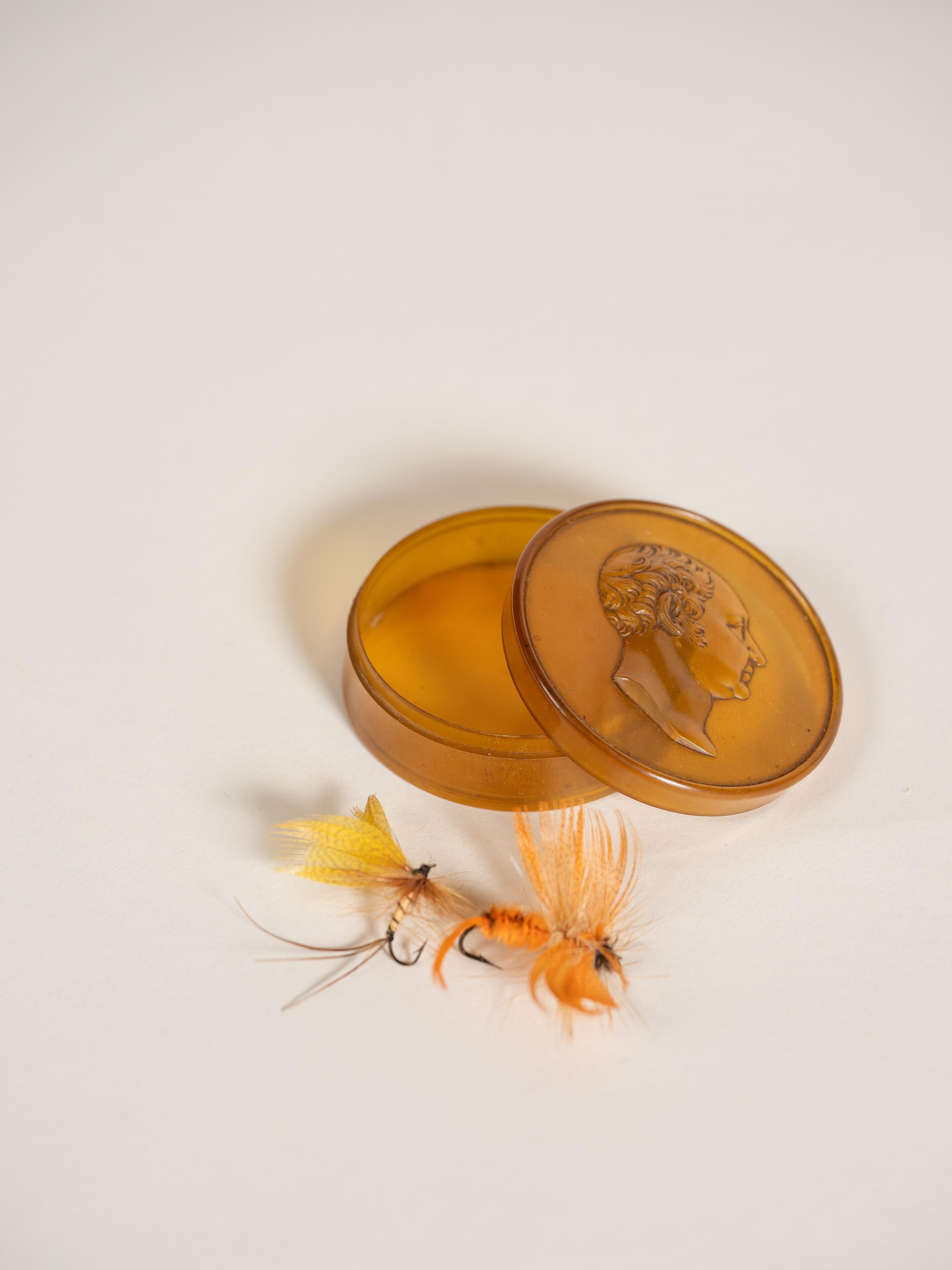 Geschnitzte und polierte Kuh Horn William IV Portrait Patch Box, England, 19. (William IV.) im Angebot