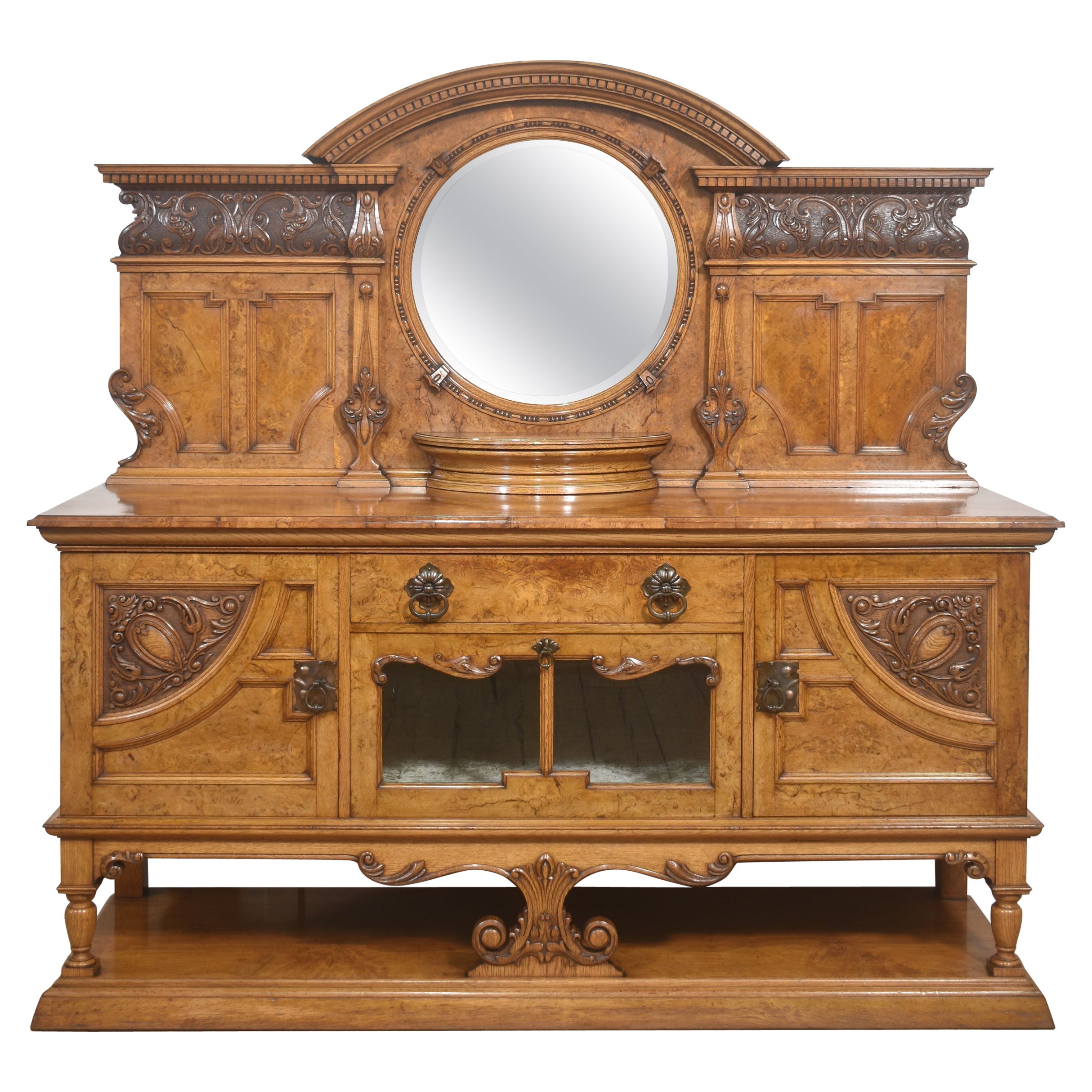 Geschnitztes Pollard Oak Sideboard im Angebot