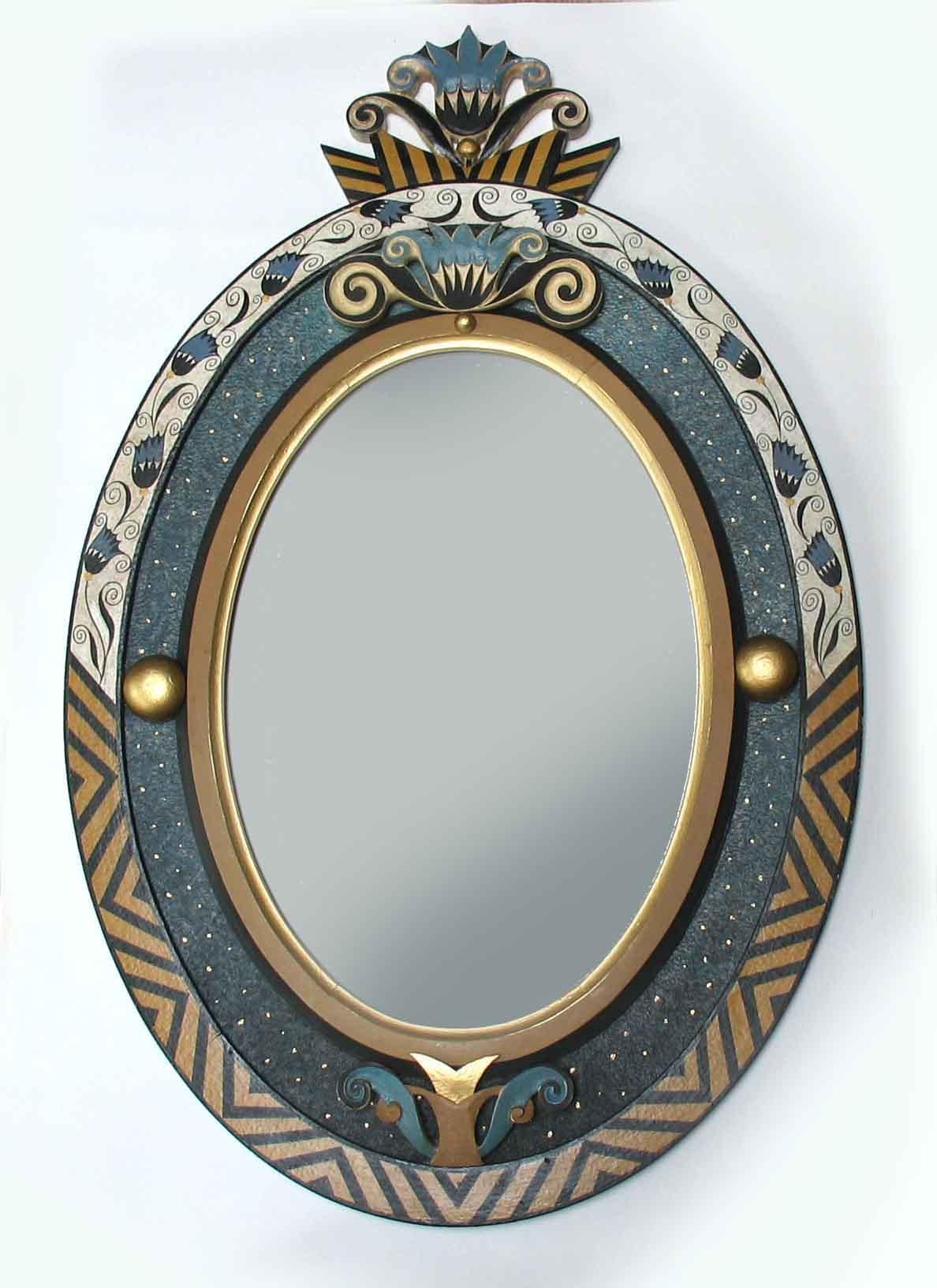 Ovaler Spiegel mit geschnitztem Polychrom und vergoldetem Paket im Stil der Wiener Werkstatte  (Internationaler Stil) im Angebot