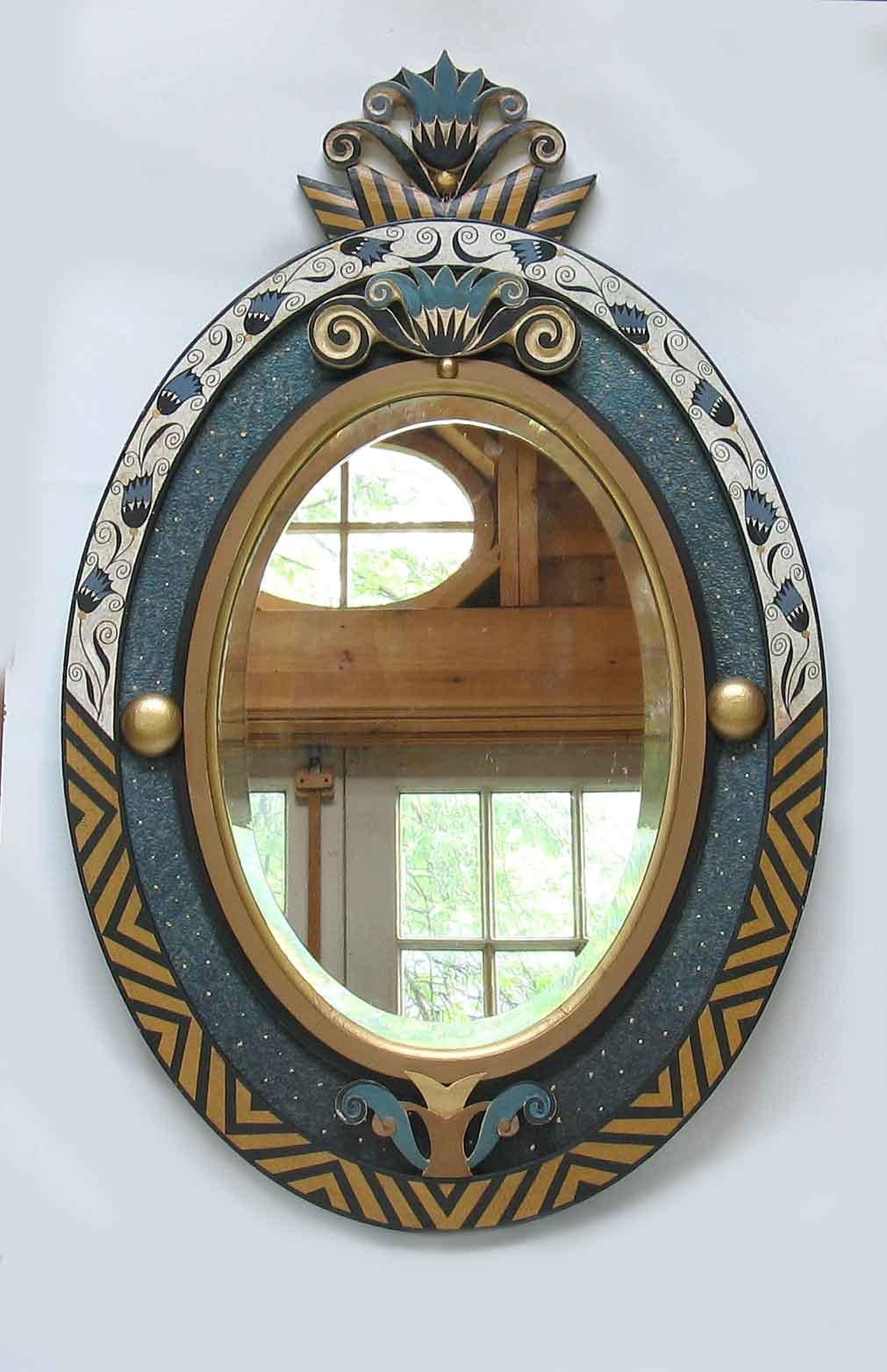 Ovaler Spiegel mit geschnitztem Polychrom und vergoldetem Paket im Stil der Wiener Werkstatte  (Österreichisch) im Angebot