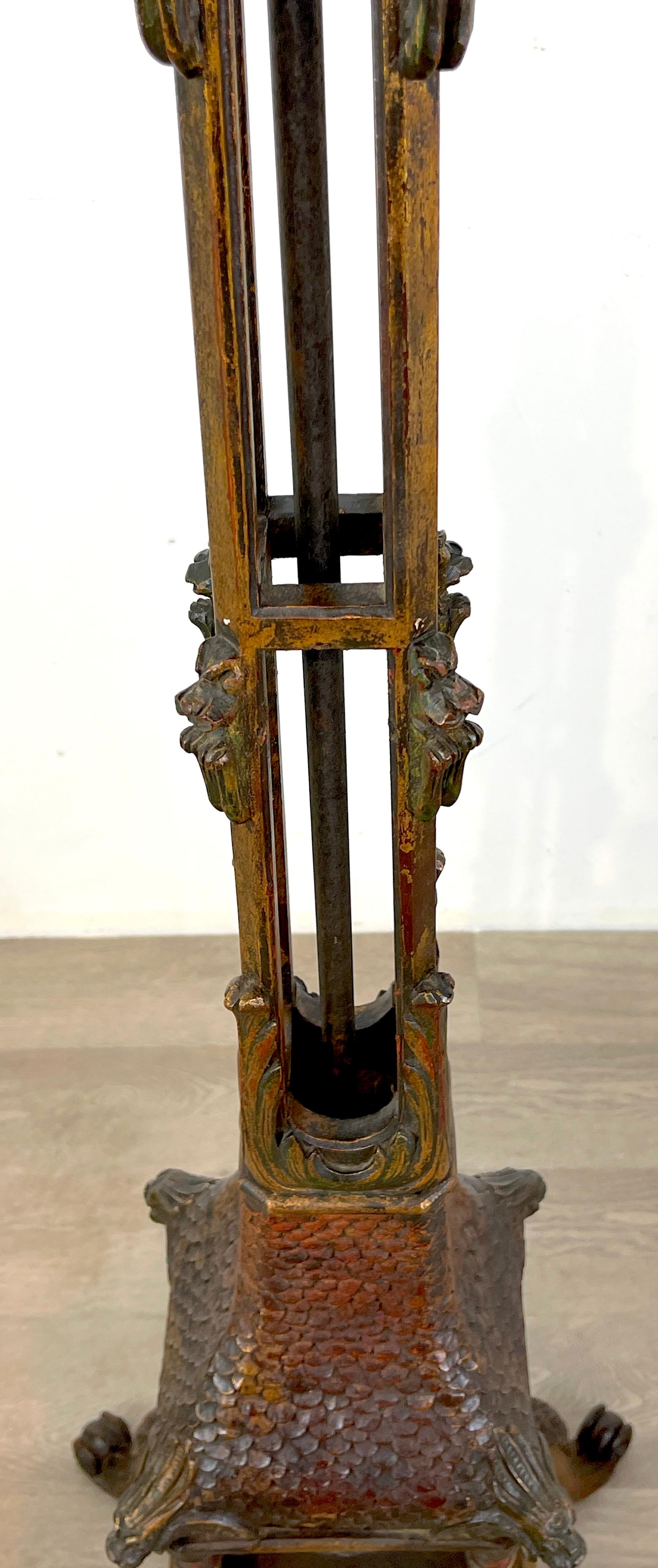 Lampadaire à motif de pagode de style chinoiseries en bois sculpté et polychromé, Angleterre, années 1900 en vente 5