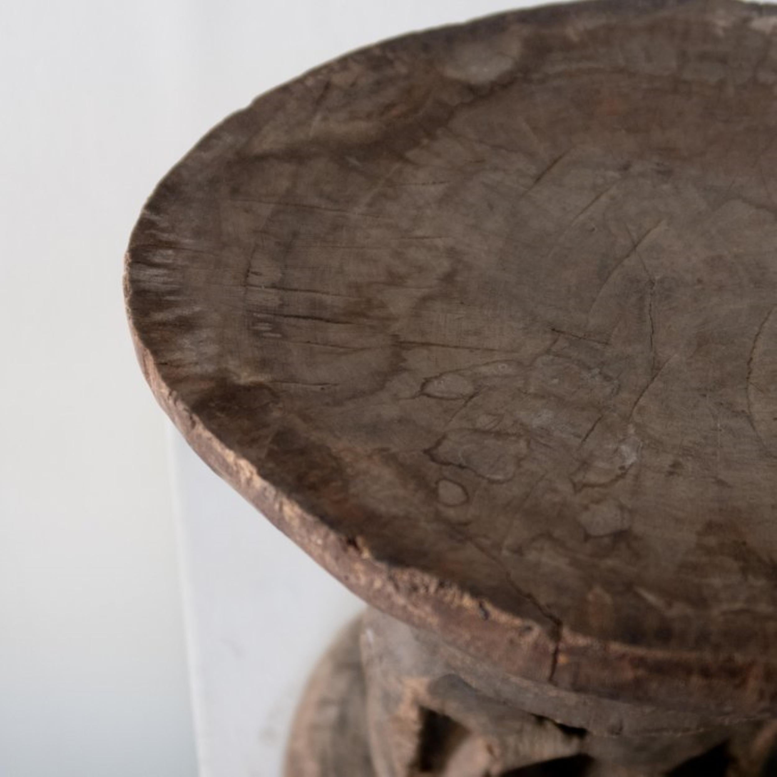 Zimbabwéen Tabouret en bois sculpté de style primitif, Zimbabwe en vente