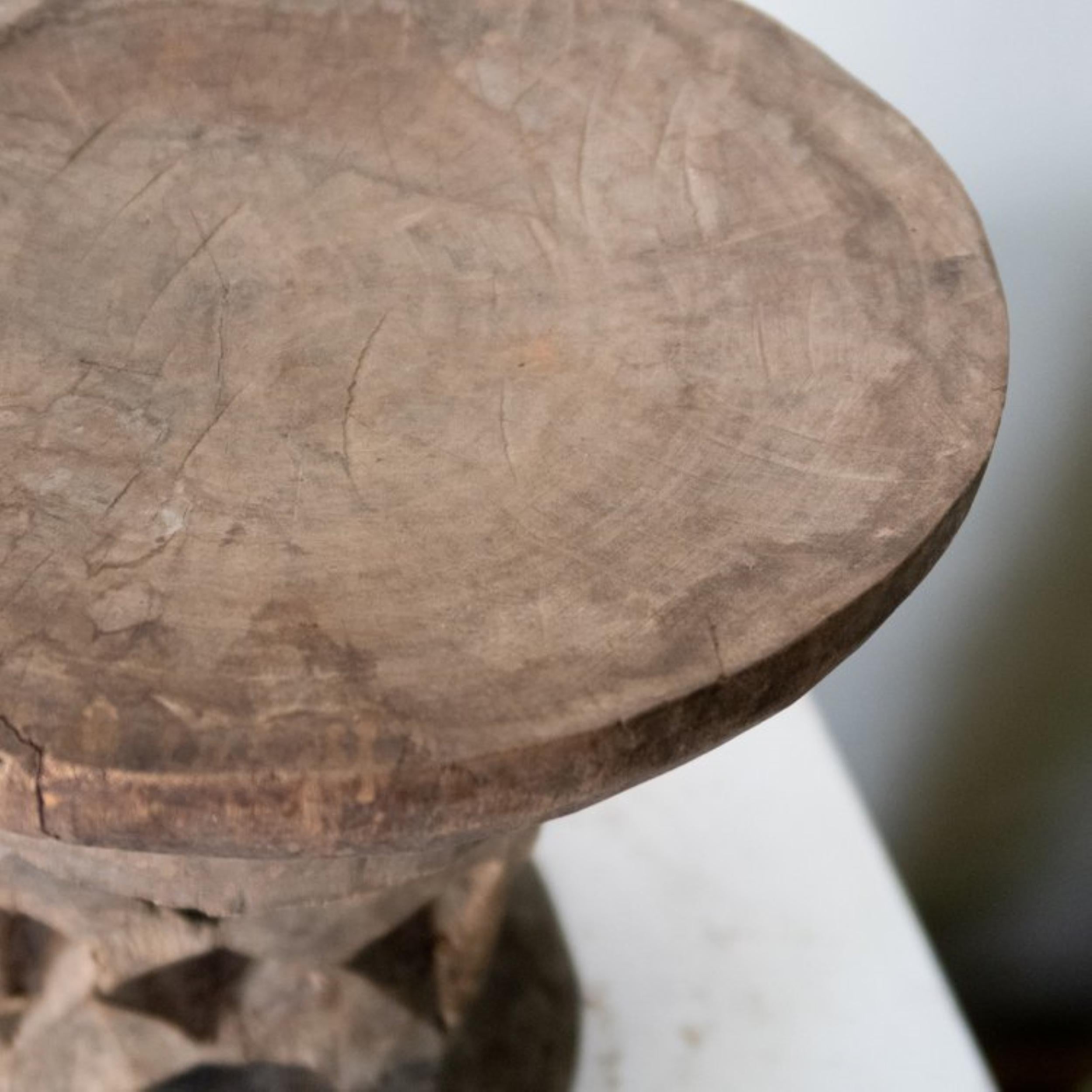 Travail du bois Tabouret en bois sculpté de style primitif, Zimbabwe en vente