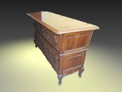 Buffet provençal sculpté vers 1900 dans le style Louis XV