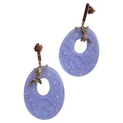 Boucles d'oreilles pendantes personnalisées en or 18 carats avec tourmaline de couleur jade violet sculptée