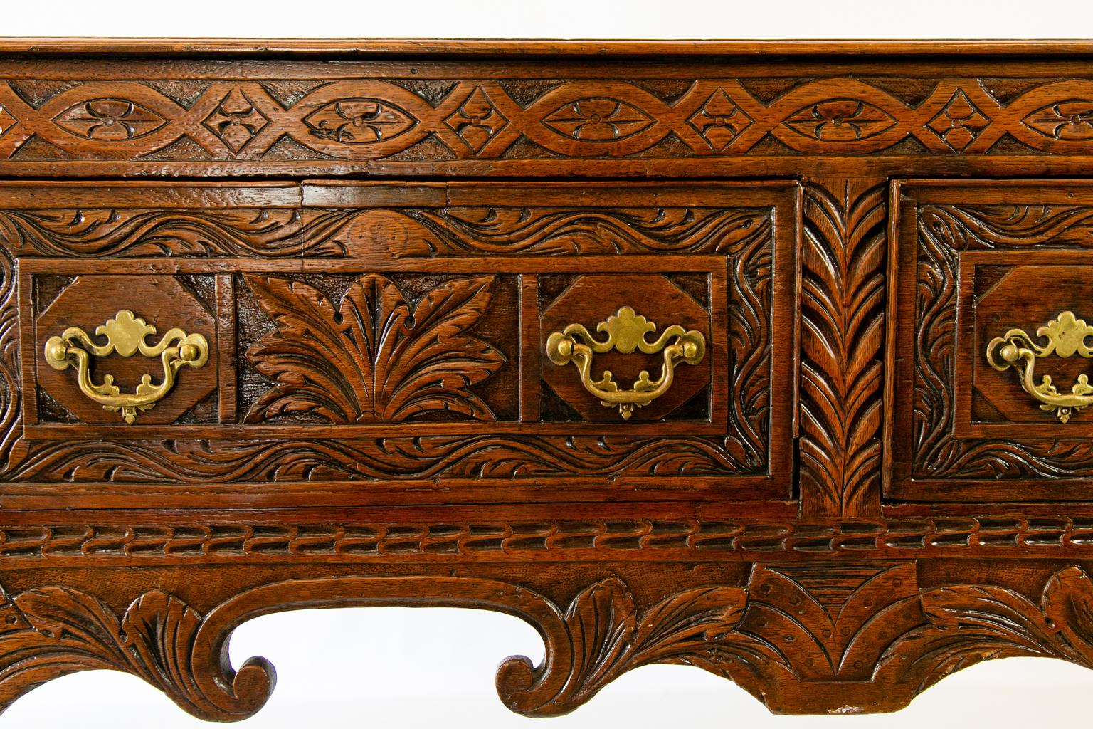 Carved Queen Anne Style Oak Sideboard In Good Condition For Sale In Wilson, NC