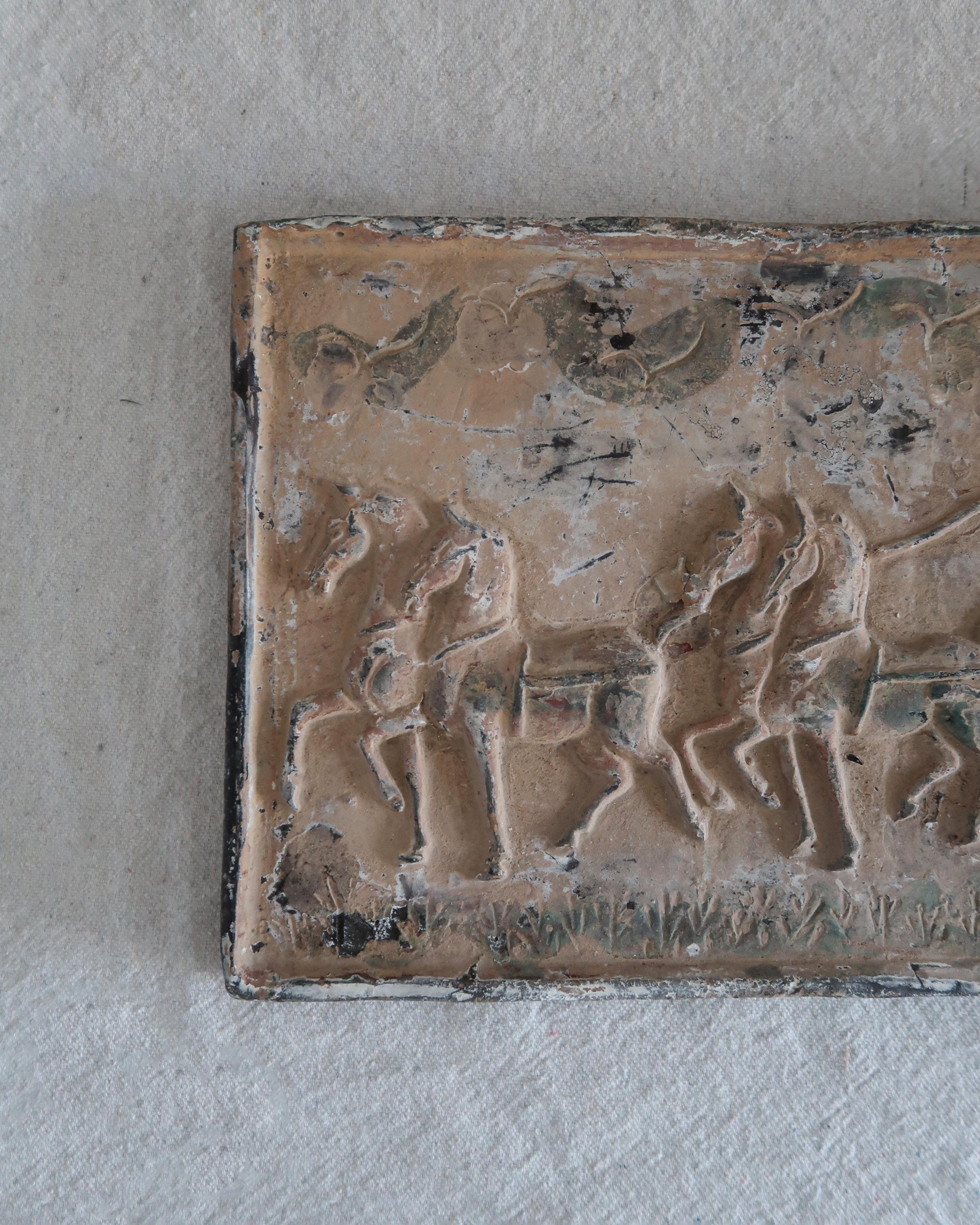 Han Plaque en relief sculptée avec scène de chariot en vente