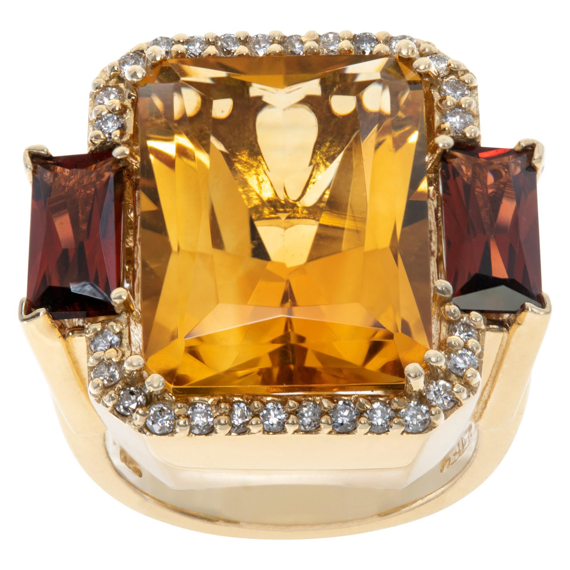 Geschnitzter Ring aus Gelbgold mit Citrin, tiefrotem Granat und Diamanten als Akzent.