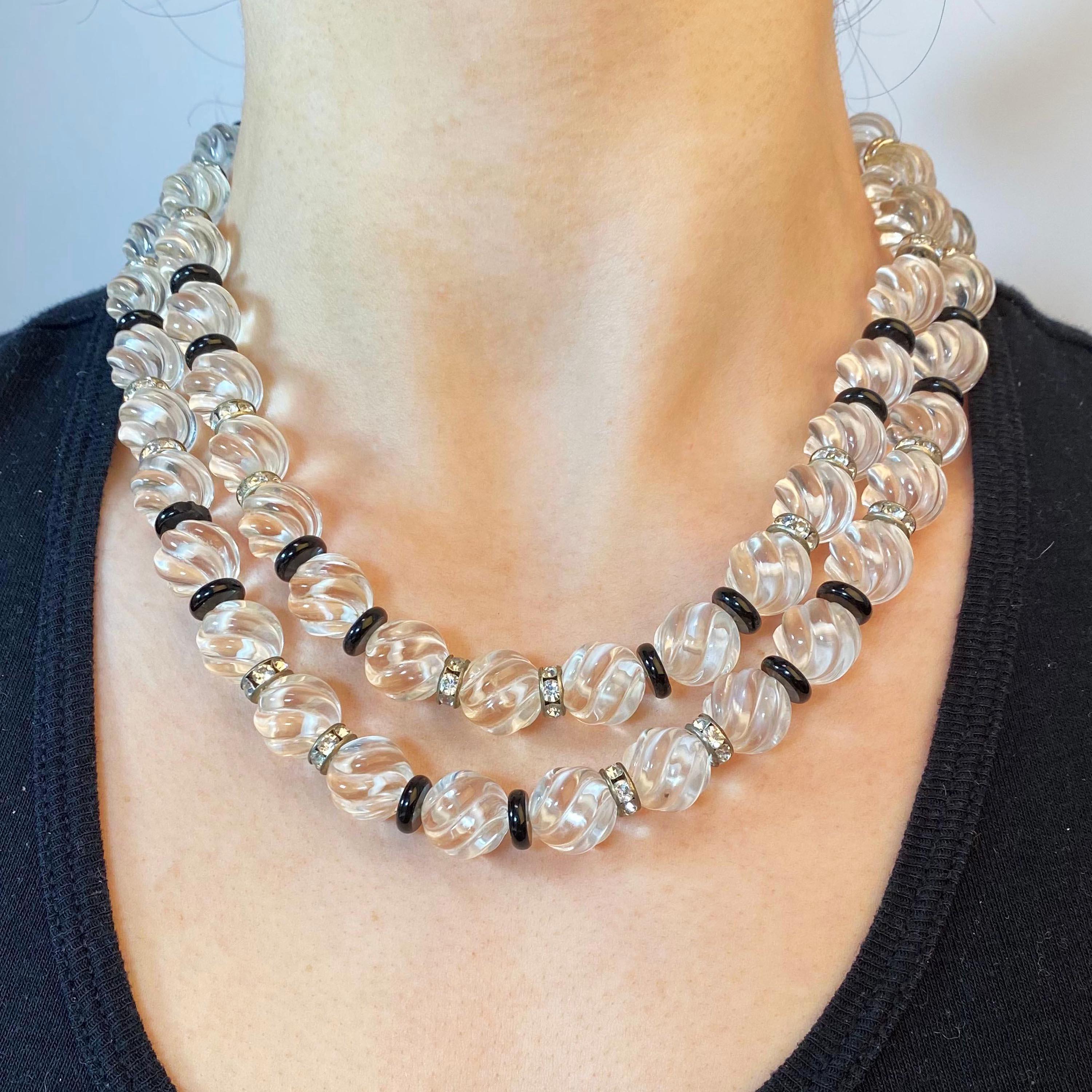 Collana in cristallo di rocca intagliato e onice nera In condizioni ottime in vendita a London, GB