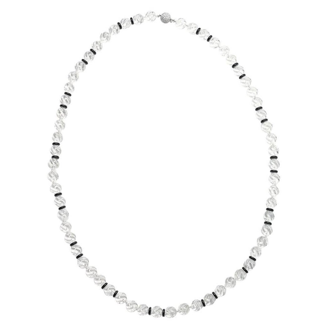 Halskette aus geschnitztem Bergkristall und schwarzem Onyx im Angebot
