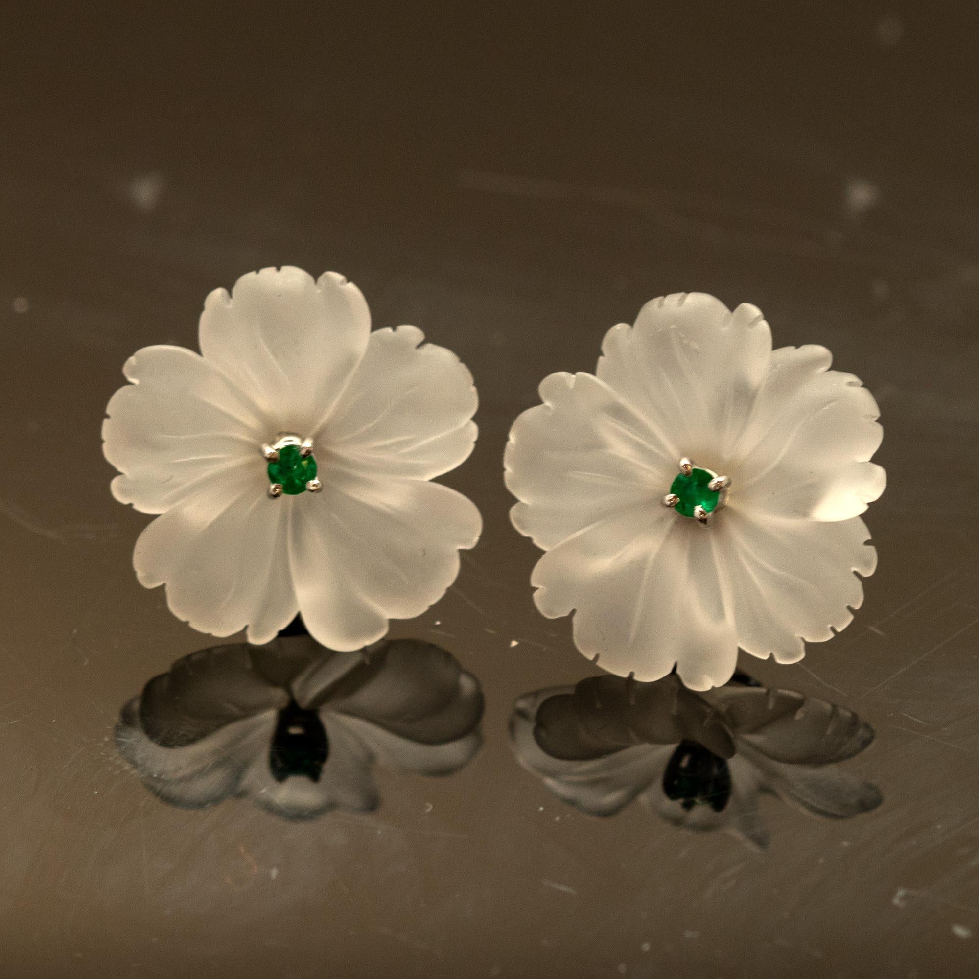 Geschnitzte Bergkristall-Smaragdblume 18K Weißgold Ohrstecker Cocktail-Love-Ohrringe im Angebot 6
