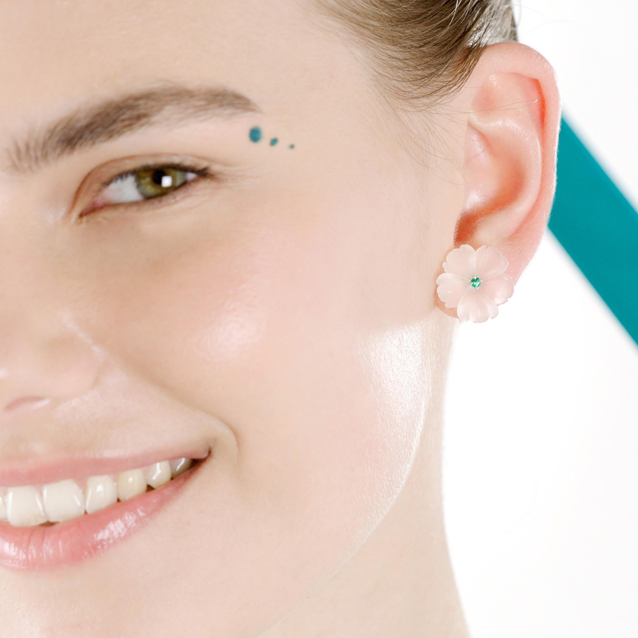 Geschnitzte Bergkristall-Smaragdblume 18K Weißgold Ohrstecker Cocktail-Love-Ohrringe im Angebot 12