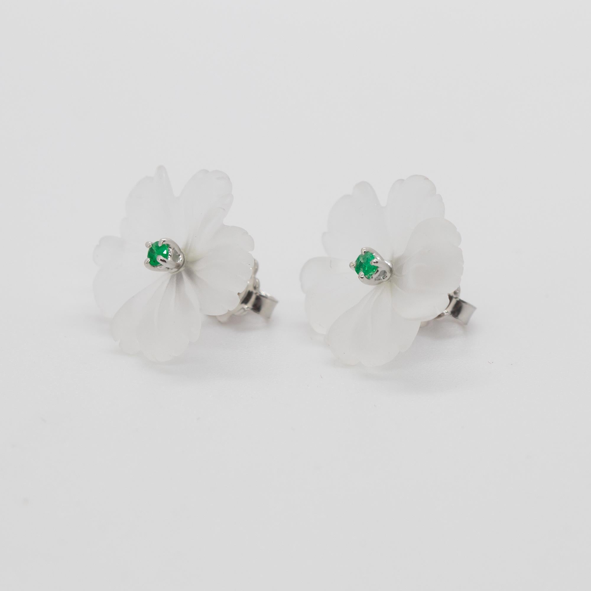 Geschnitzte Bergkristall-Smaragdblume 18K Weißgold Ohrstecker Cocktail-Love-Ohrringe Damen im Angebot