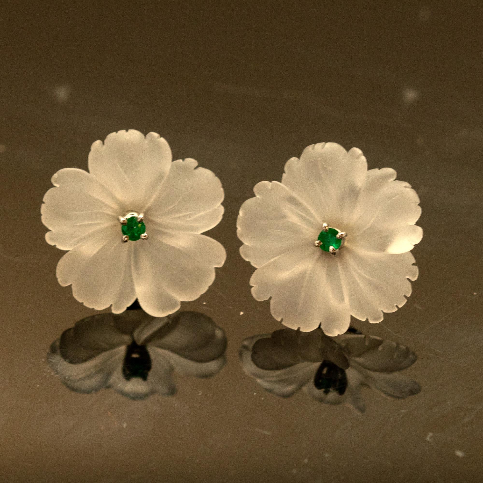Geschnitzte Bergkristall-Smaragdblume 18K Weißgold Ohrstecker Cocktail-Love-Ohrringe im Angebot 5