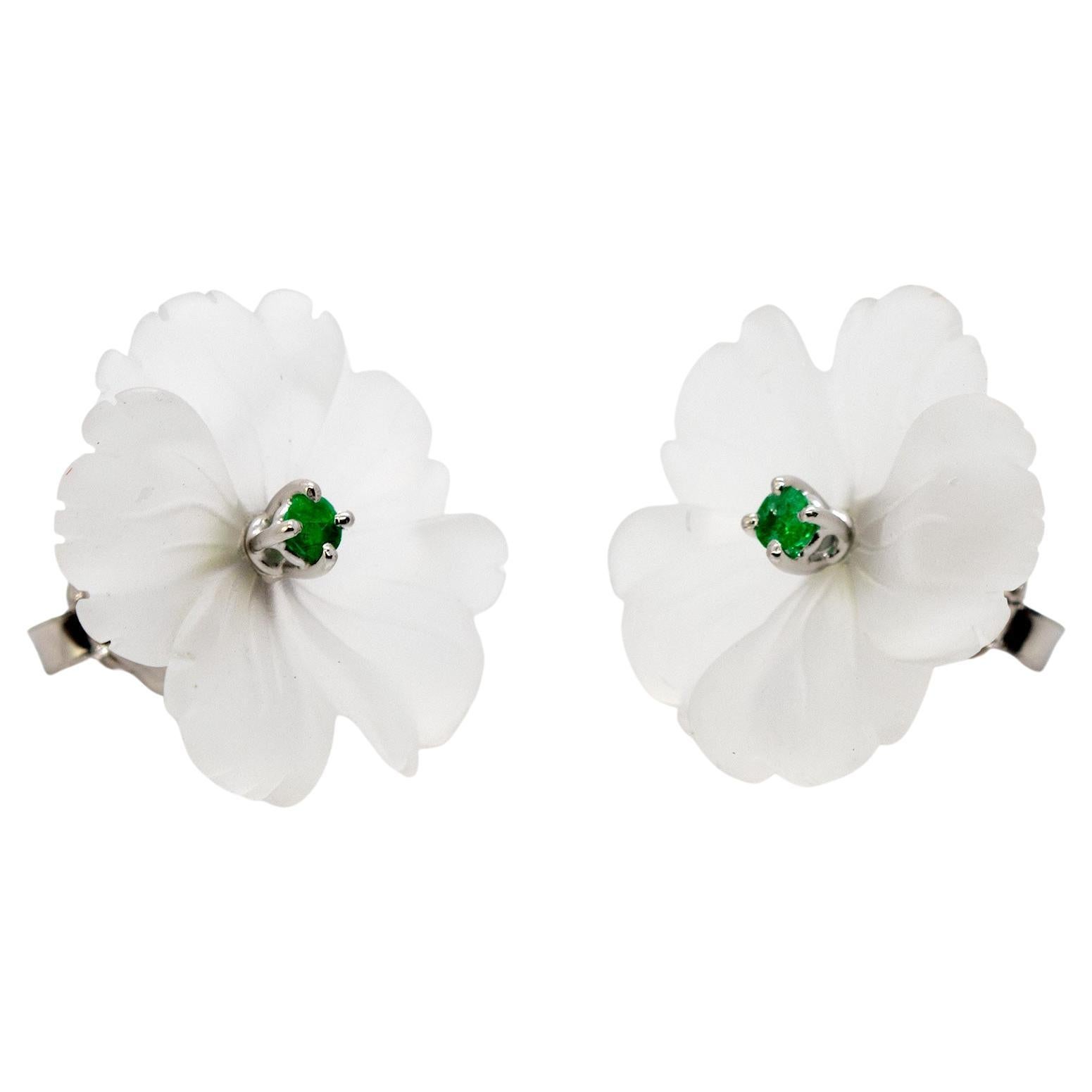 Geschnitzte Bergkristall-Smaragdblume 18K Weißgold Ohrstecker Cocktail-Love-Ohrringe im Angebot