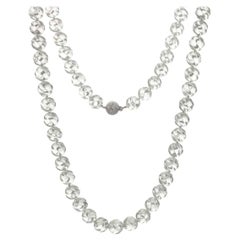 Collar de Cristal de Roca Tallado con Cierre de Diamantes
