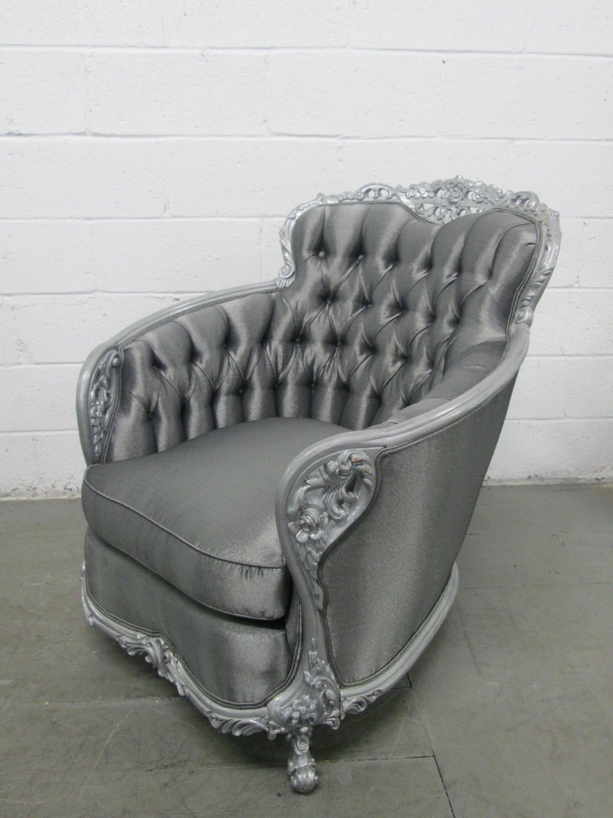 Carved Rococo Style Silver Tufted Chair In Good Condition For Sale In New York, NY