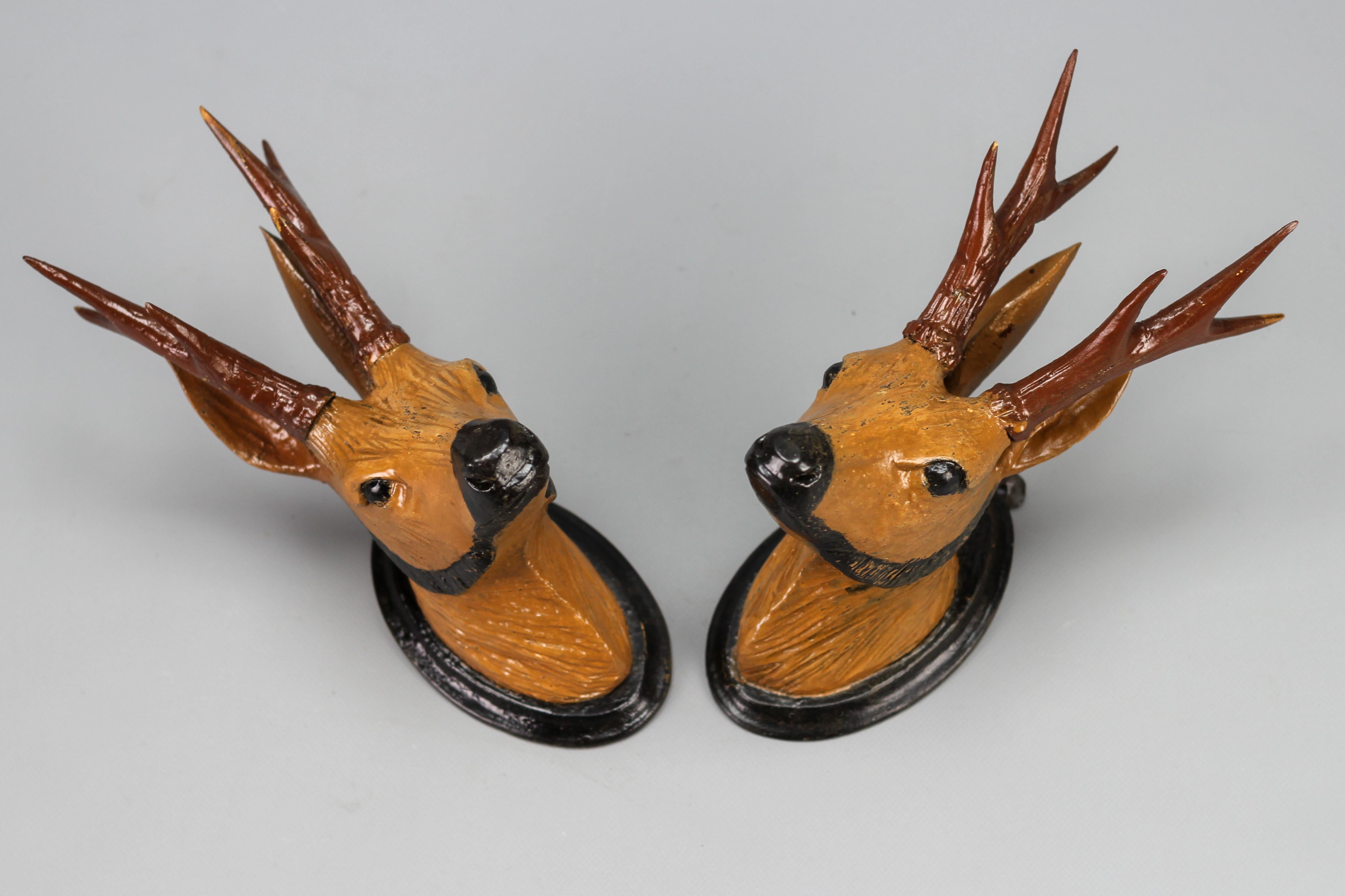 Mid-20th Century Carved Roe Deer Heads Wall Mounts Decoration, Germany, 1930s, Set of Two For Sale