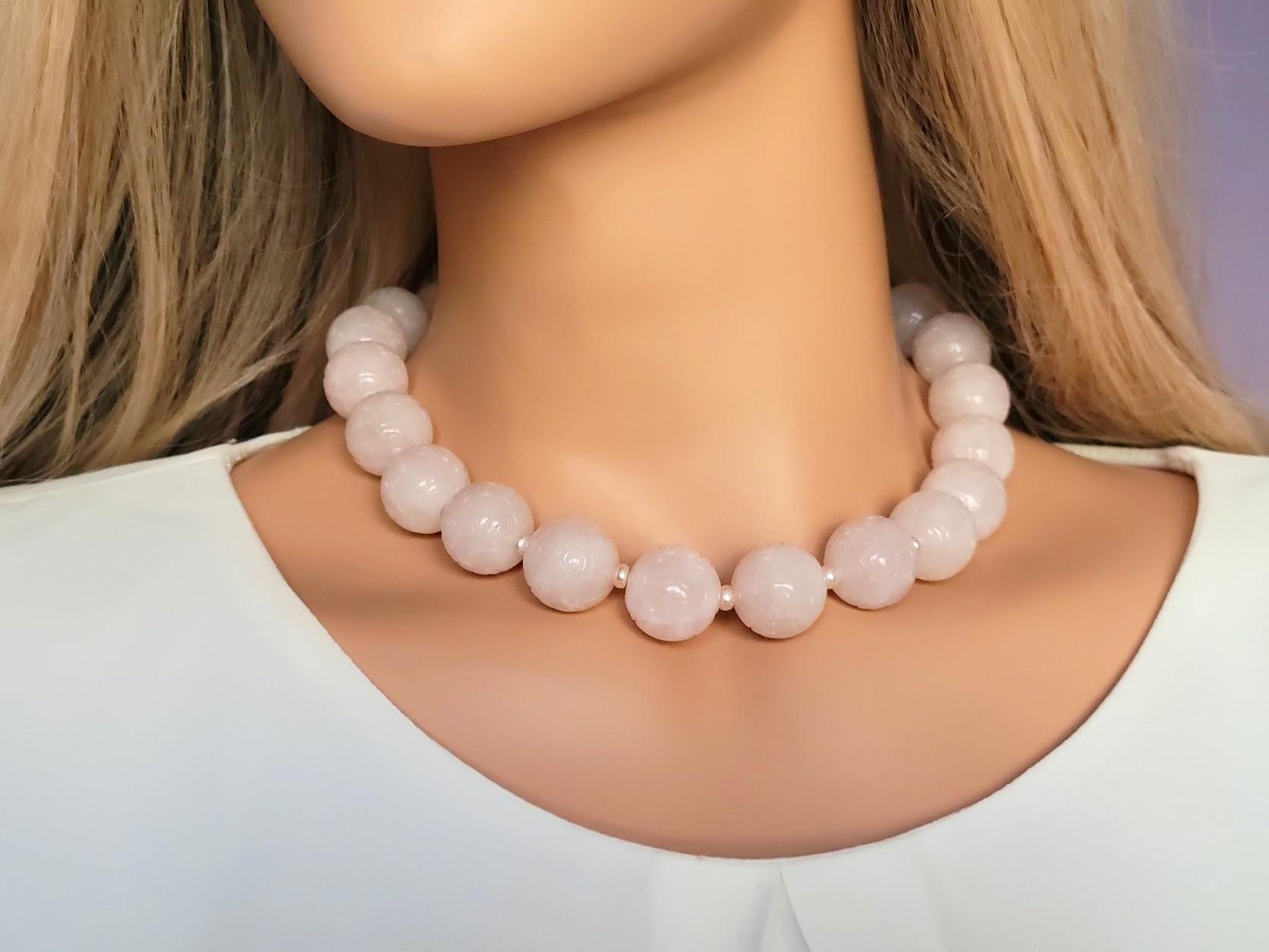 Carved Rose Quartz And Freshwater Pearl Necklace In New Condition For Sale In Chesterland, OH
