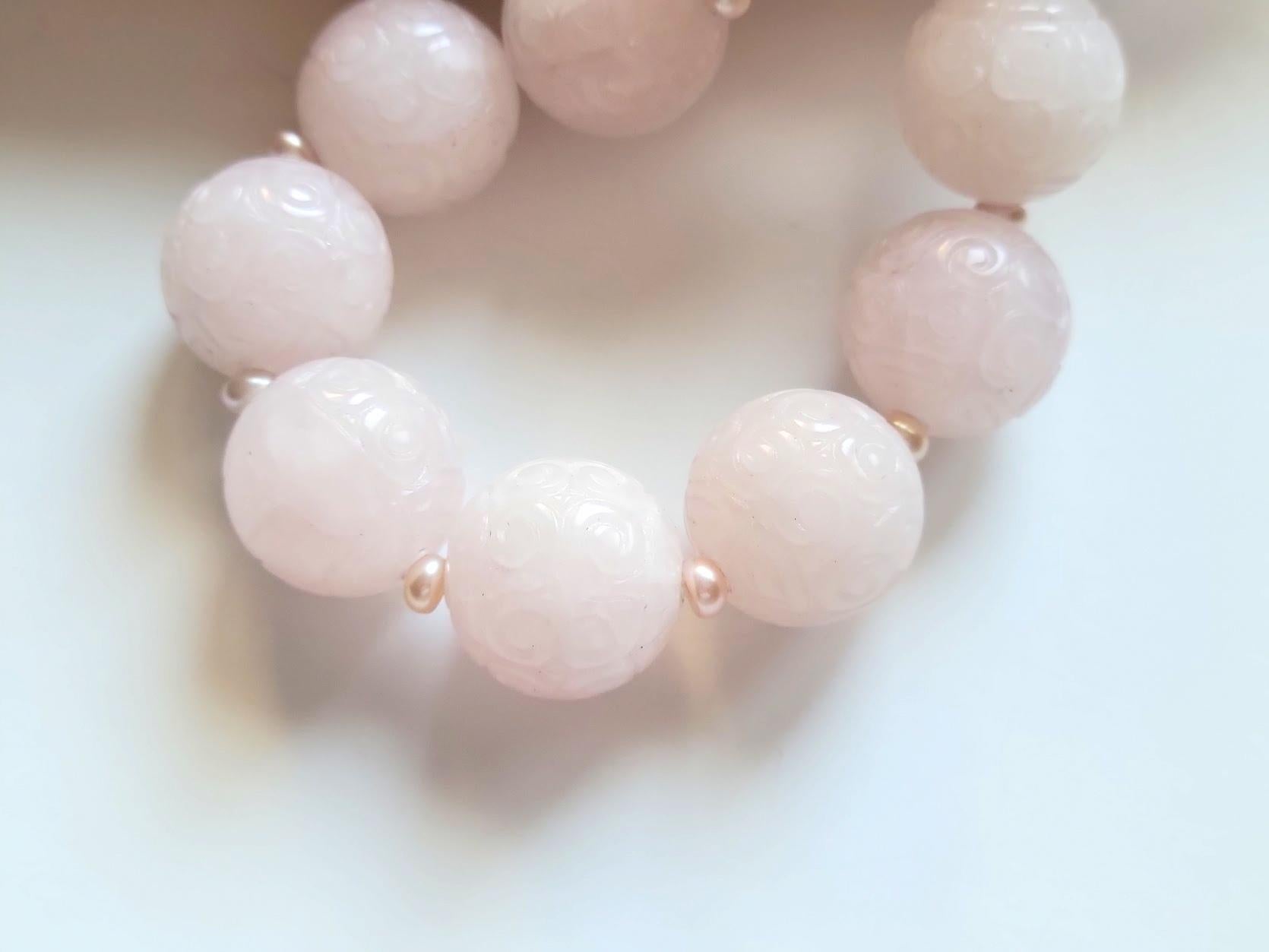 Carved Rose Quartz And Freshwater Pearl Necklace For Sale 3