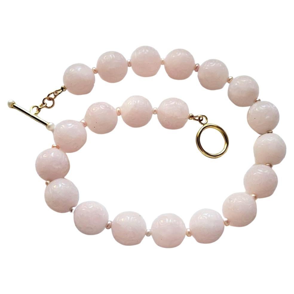 Collier sculpté en quartz rose et perles d'eau douce