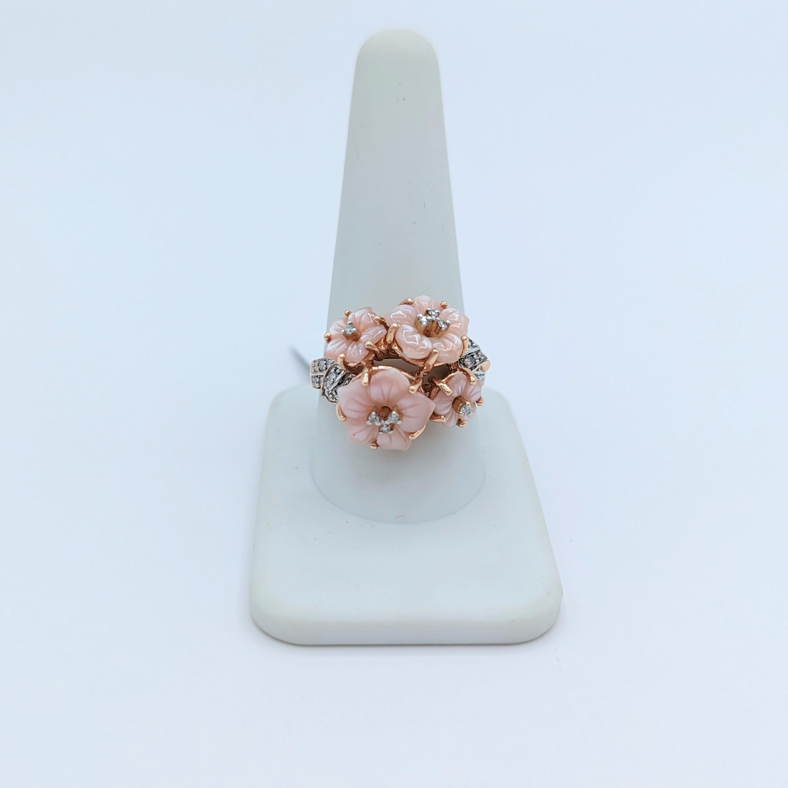 Carved Rose Quartz and White Diamond Ring in 14K Rose Gold In New Condition For Sale In Los Angeles, CA