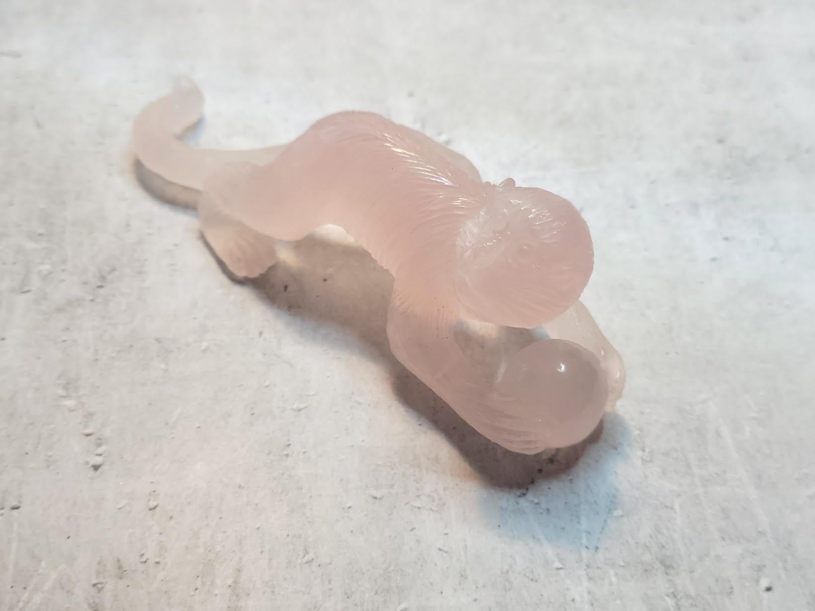 Las figuras en miniatura de animales hechas de piedras semipreciosas se convirtieron en regalos muy populares en el periodo de los siglos XIX-XX. A finales del siglo XIX se hicieron especialmente populares las figuras de animales talladas en piedra,