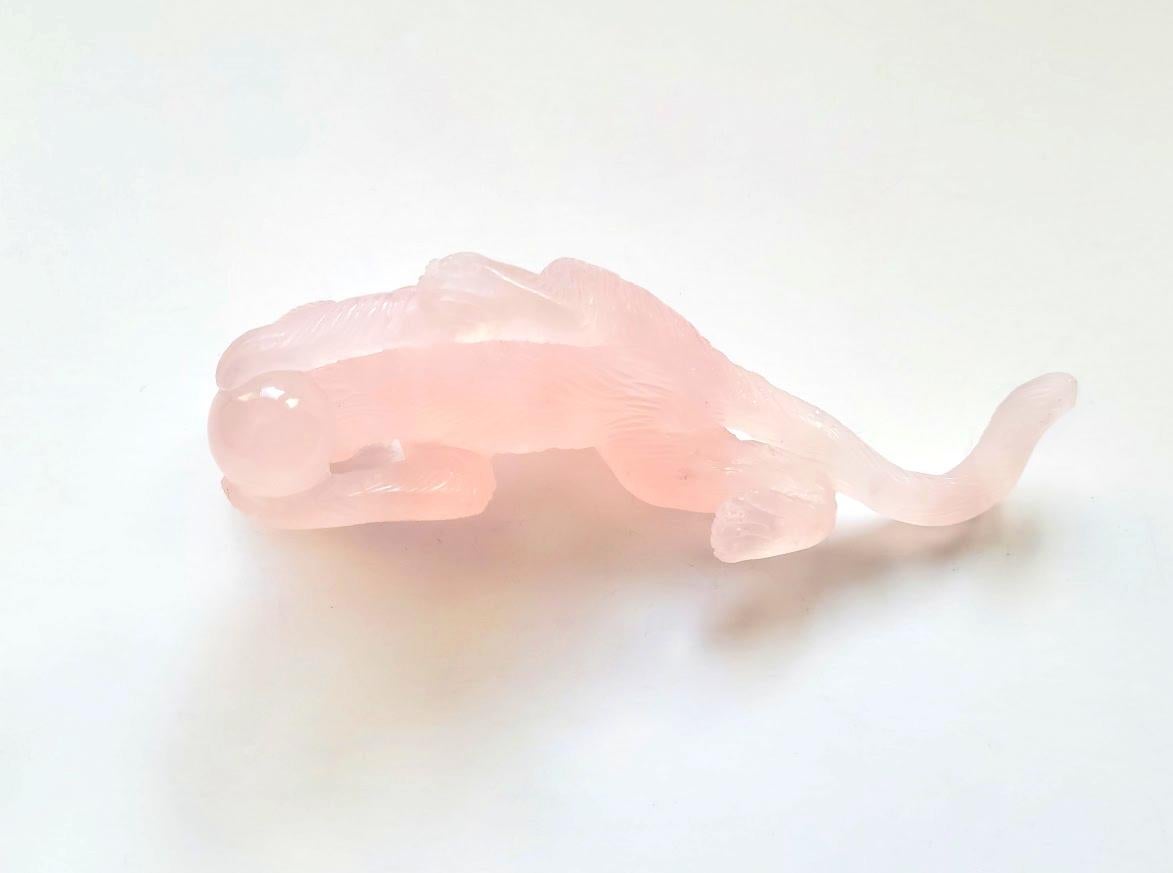 Russe Empire Figurine de singe sculptée en quartz rose en vente