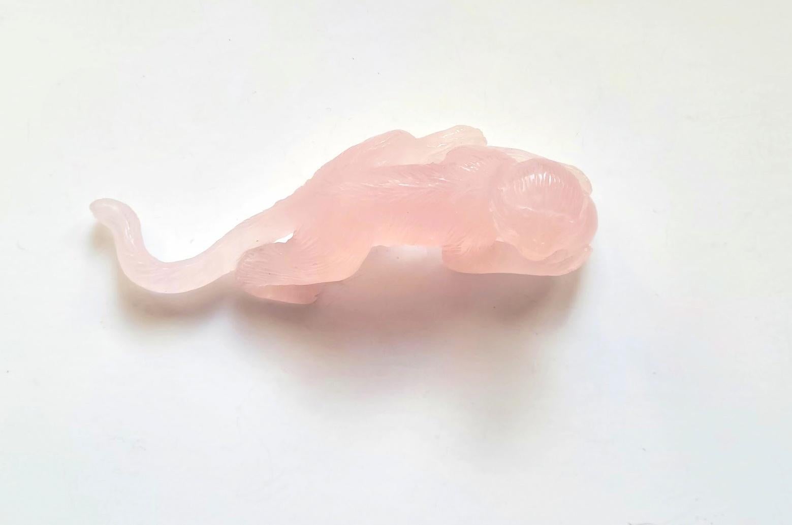 Taille mixte Figurine de singe sculptée en quartz rose en vente
