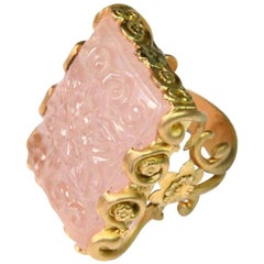 Vintage Carved Rose Quartz Stone 18 Karat Gold Cocktail Ring