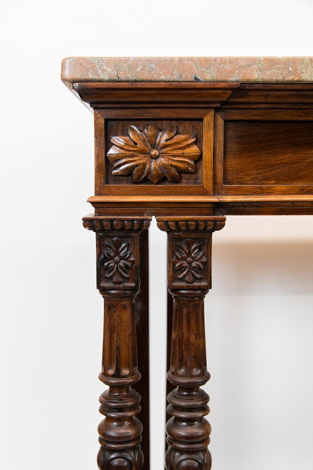 Anglais Table console anglaise en bois de rose sculpté avec plateau en marbre en vente