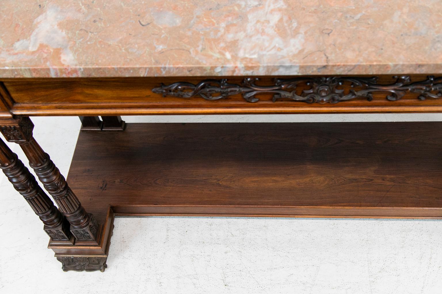 Milieu du XIXe siècle Table console anglaise en bois de rose sculpté avec plateau en marbre en vente