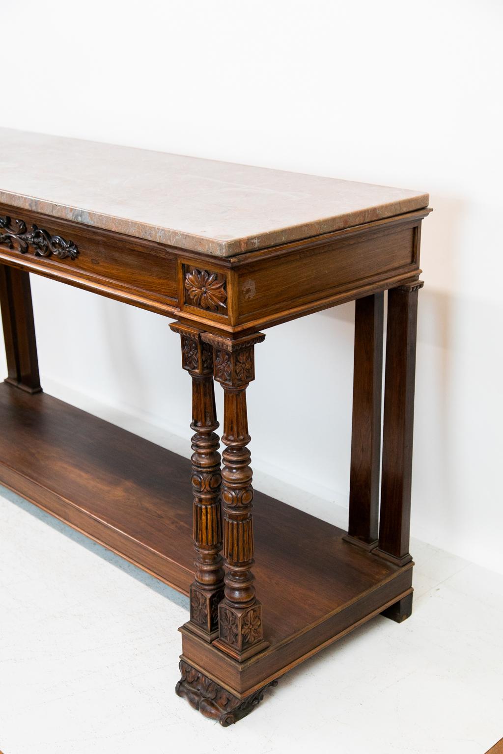 Marbre Table console anglaise en bois de rose sculpté avec plateau en marbre en vente