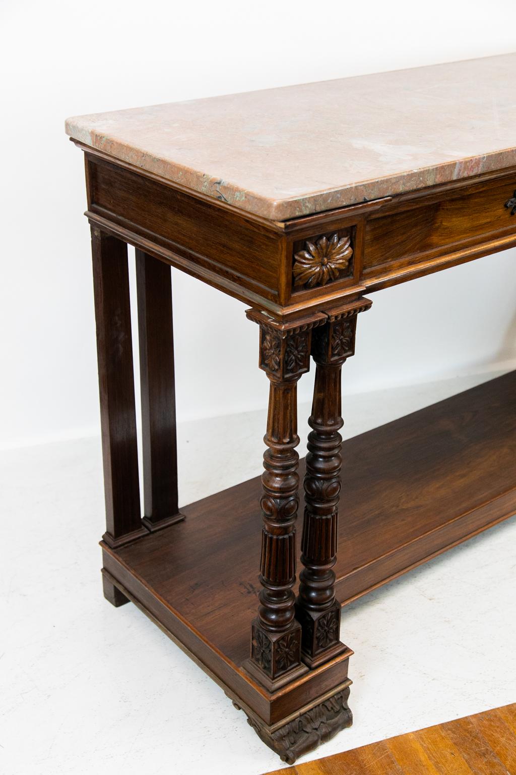 Table console anglaise en bois de rose sculpté avec plateau en marbre en vente 1