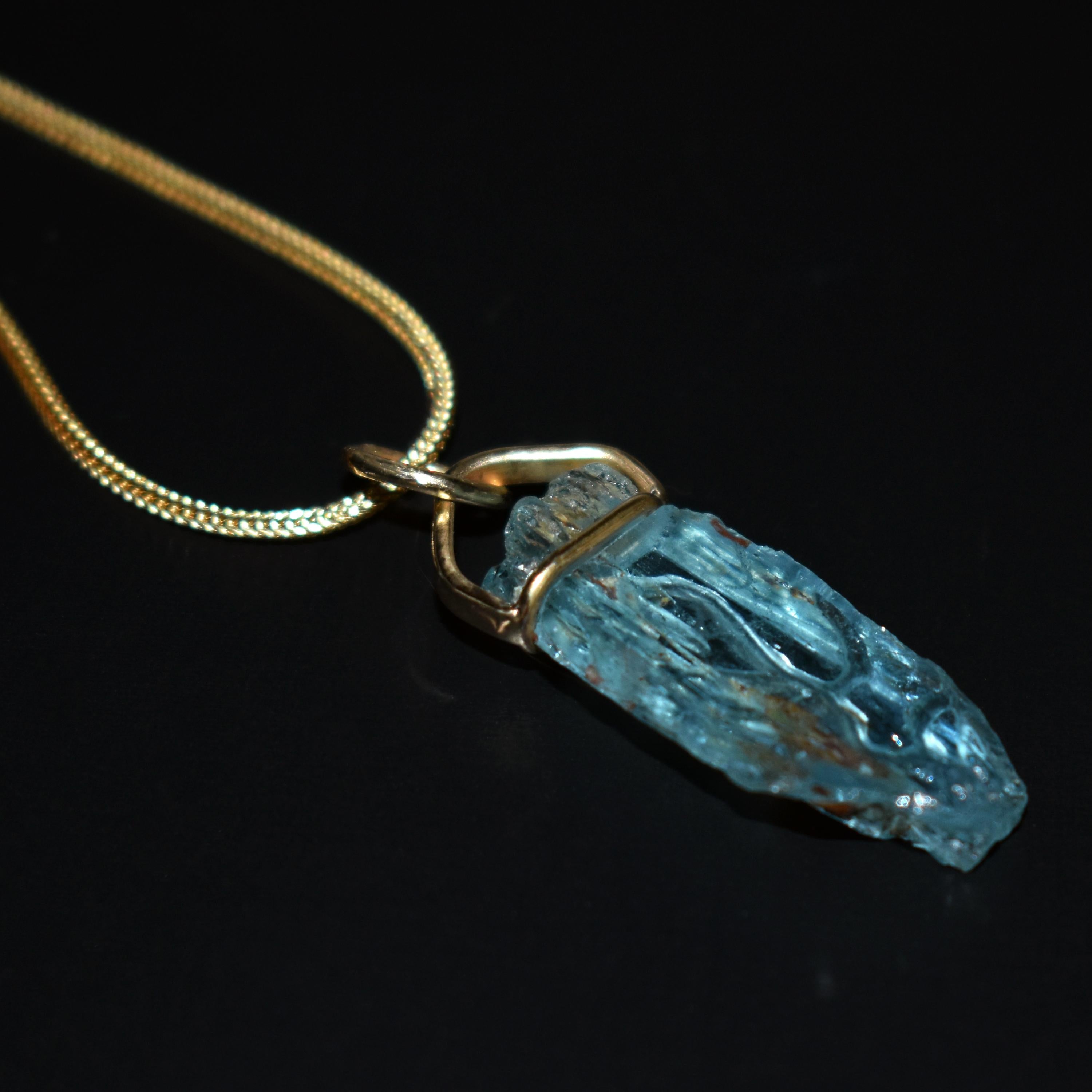 Beautiful hand-carved, rough Aquamarine crystal and 18k yellow gold pendant on a 16 inch 18k gold foxtail chain necklace. Pendant, including bail, is 1.5 inches or 38mm in length. Gorgeous, carved vine design in this Aquamarine gemstone pendant
