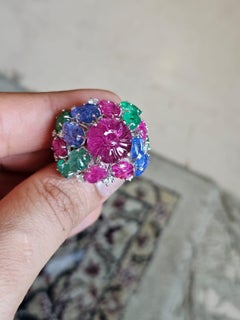 Geschnitzter Tutti-Frutti-Cocktailring mit Rubellit, Smaragd, blauem Saphir und Diamanten