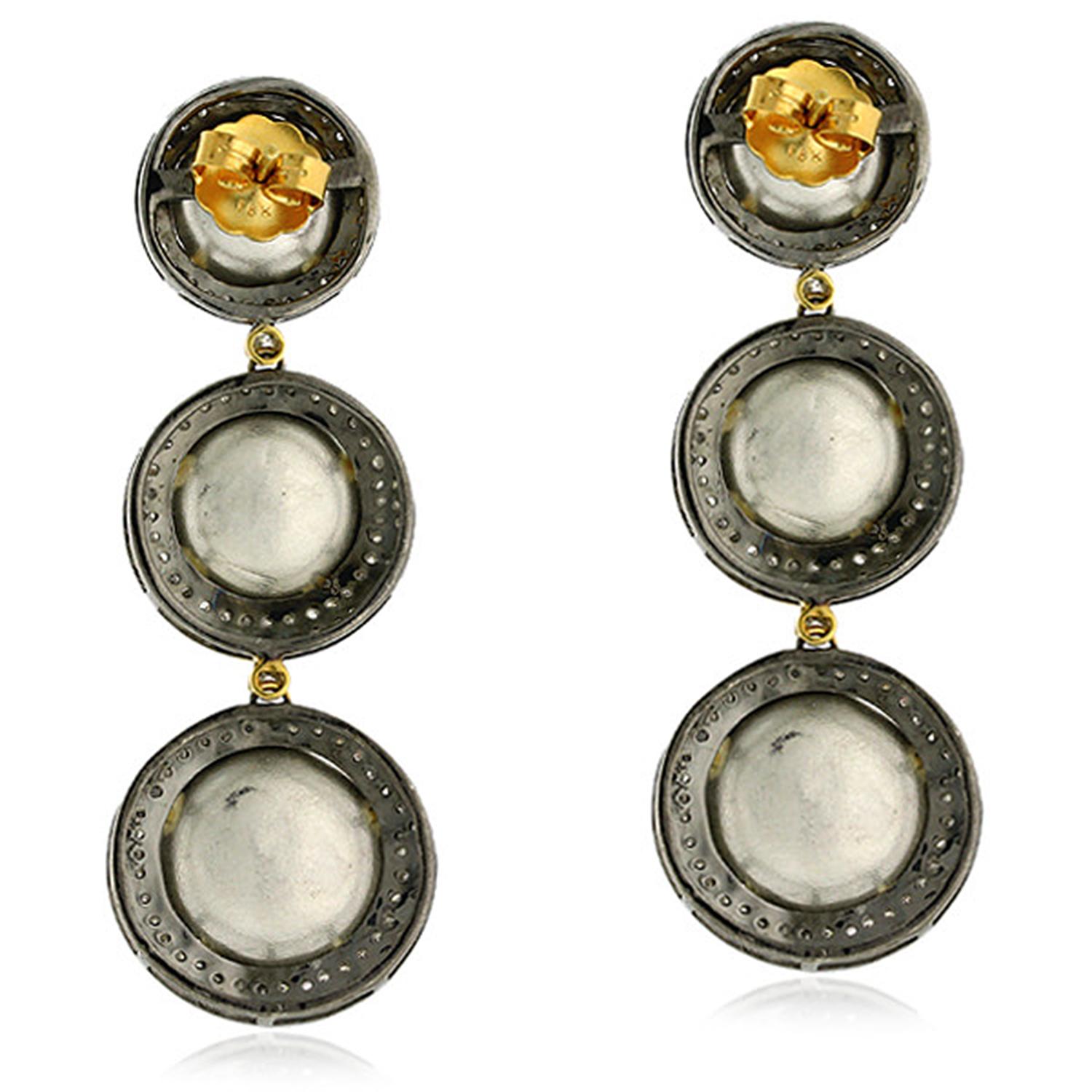 Geschnitzte Rubin-Ohrringe mit 3 Tieren und Diamanten aus 18 Karat Gold und Silber (Gemischter Schliff) im Angebot