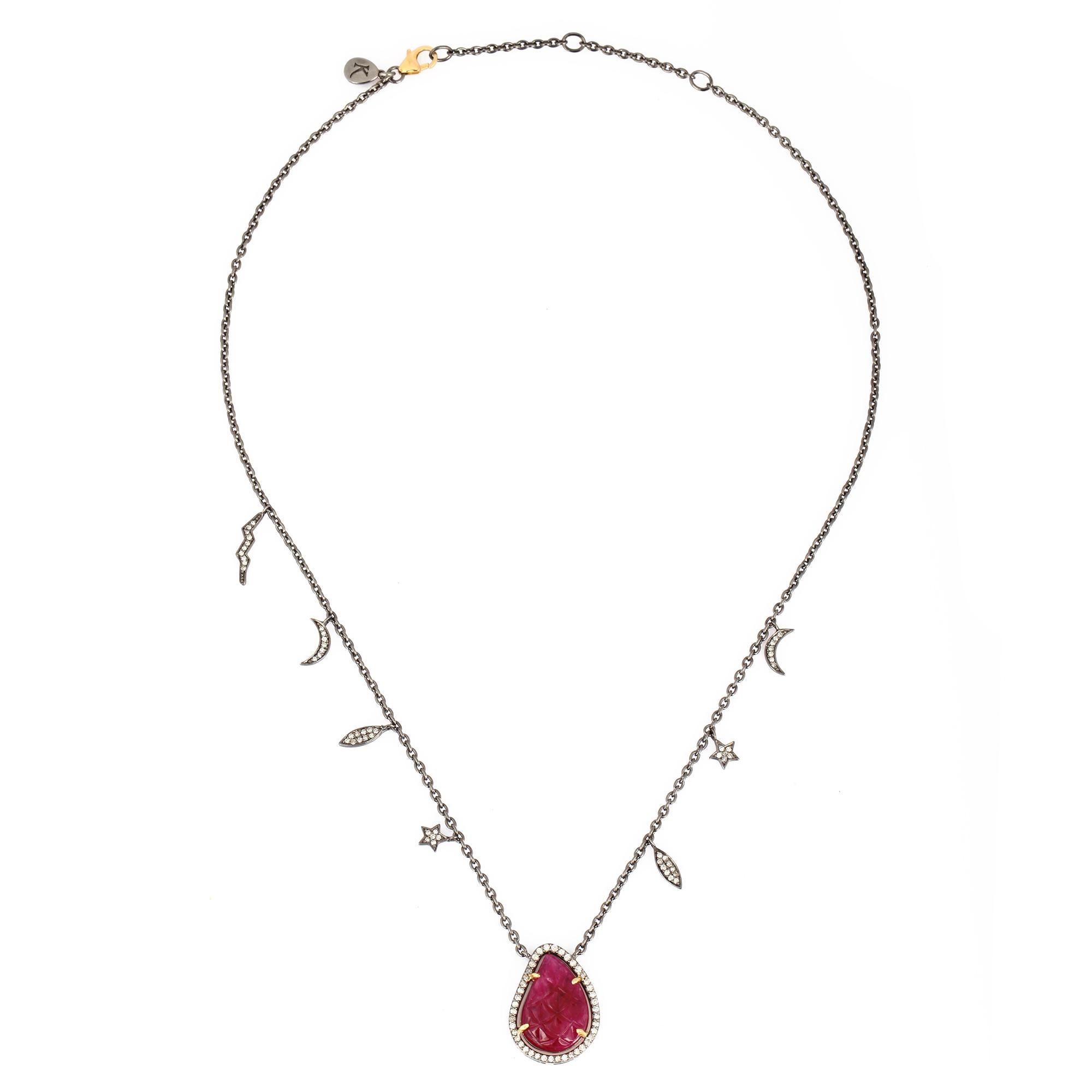 Halskette mit geschnitztem Rubin-Diamant-Anhänger (Gemischter Schliff) im Angebot