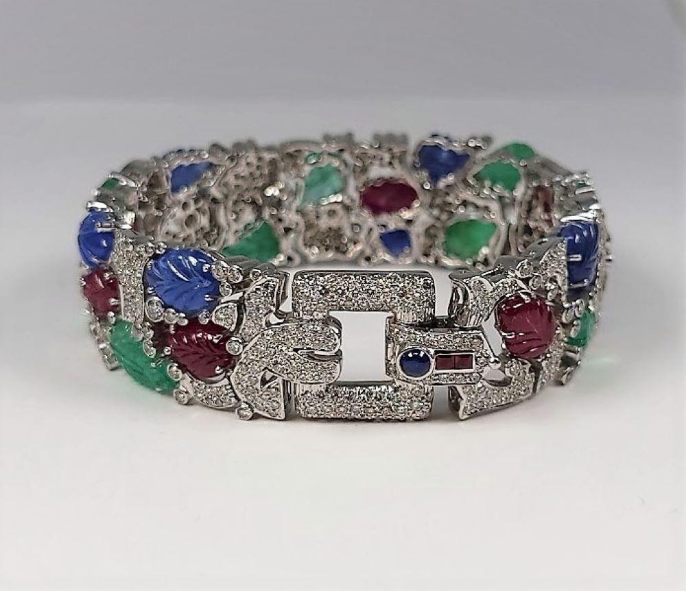 Geschnitztes Tutti-Frutti-Armband, Rubin Saphir Smaragd 11,00 Karat Diamant im Zustand „Gut“ in Dallas, TX