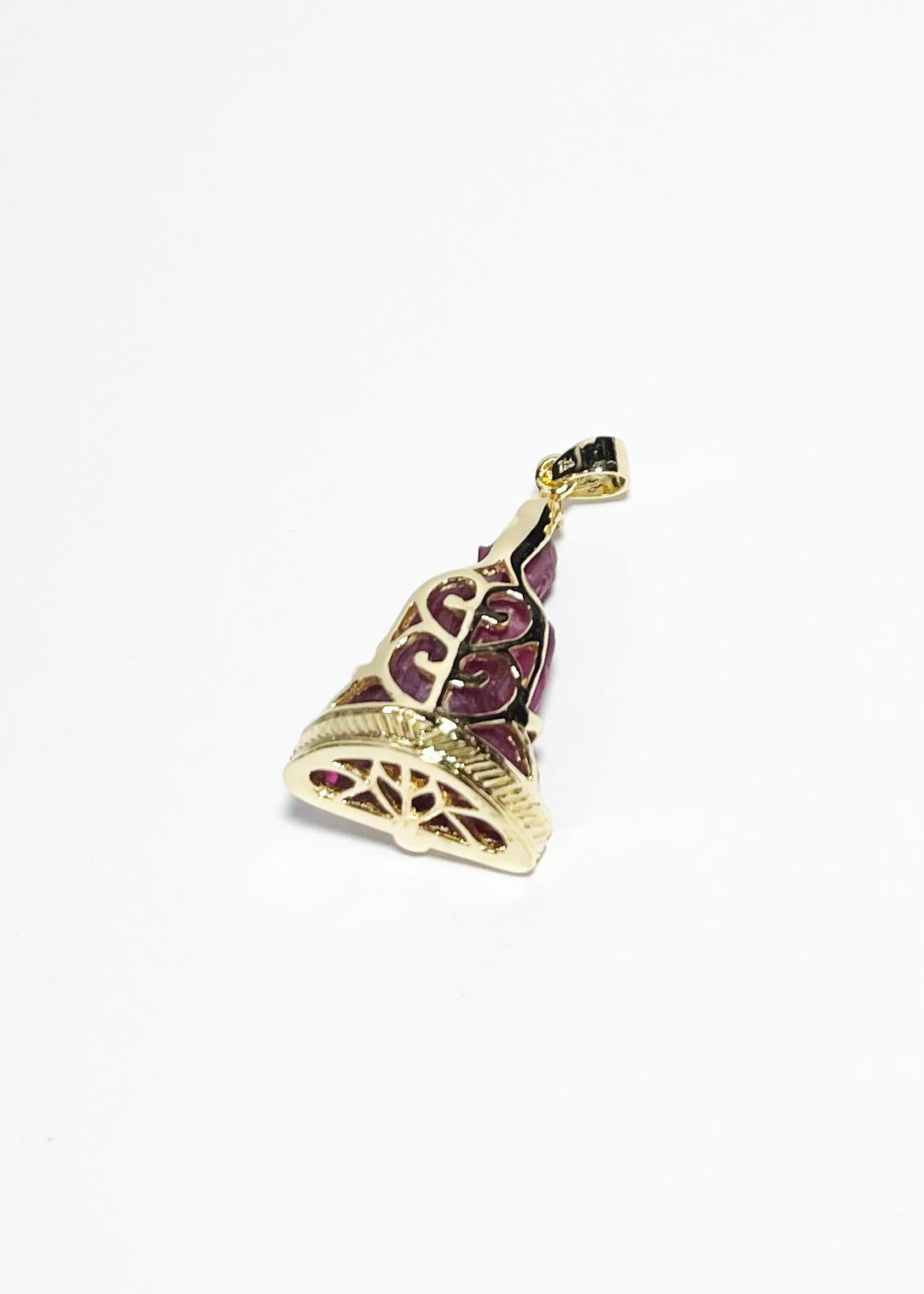 Pendentif bouddha en rubis sculpté serti dans de l'or 18K en vente 4