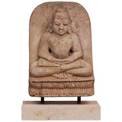 Bouddha en grès sculpté, vers 1600-1700