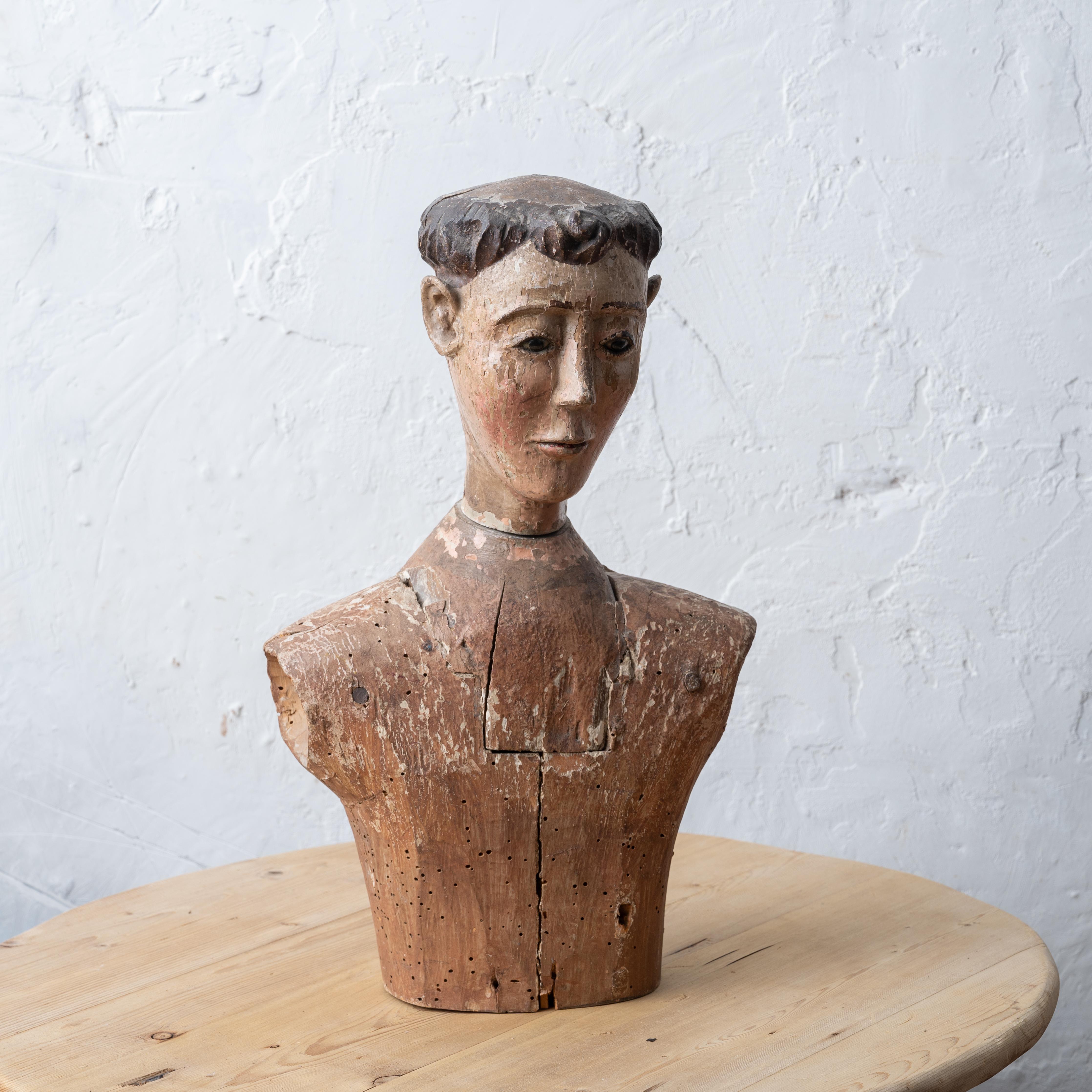Figura de santo tonsurado tallada y policromada, siglo XVIII.

Ojos de cristal y antes con brazos articulados.



10 ¼ pulgadas de ancho por 6 ½ pulgadas de profundidad por 16 ½ pulgadas de alto




