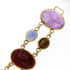 Scarabée sculpté en or 14K et pierres dures multicolores Bracelet Egyptian Revival