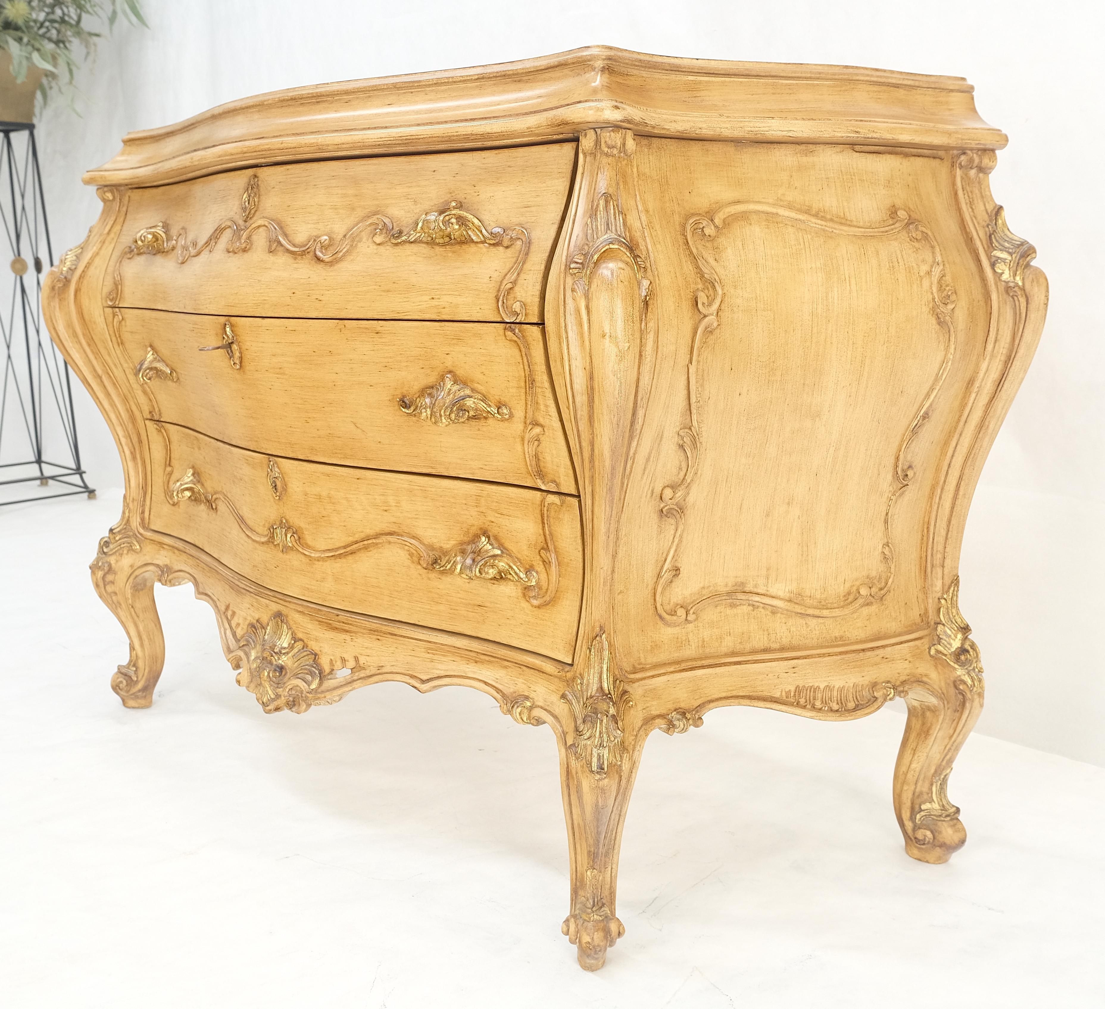 Console à 3 tiroirs de style Bombay peinte et décorée de volutes sculptées en vente 4