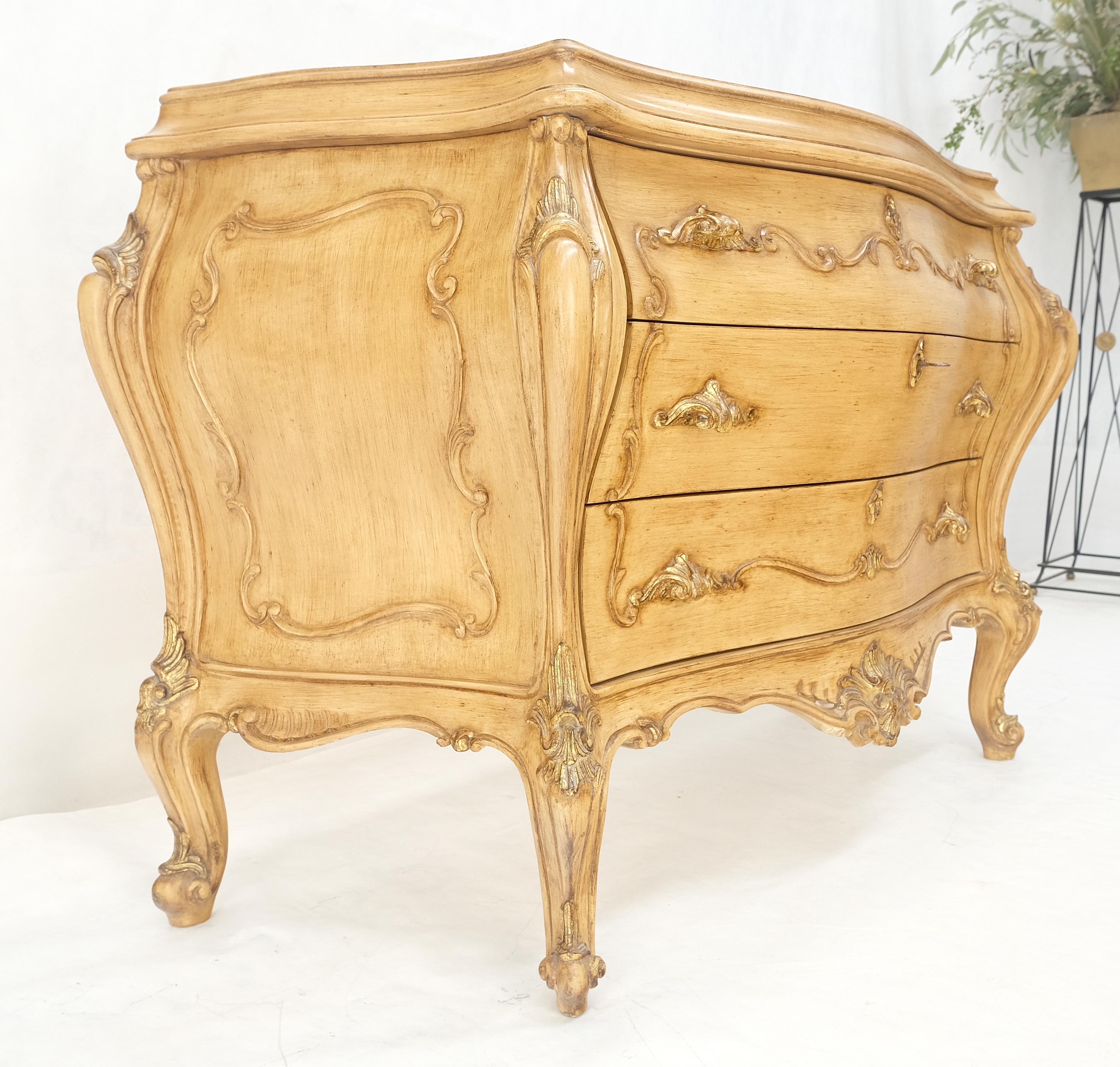 Console à 3 tiroirs de style Bombay peinte et décorée de volutes sculptées en vente 6