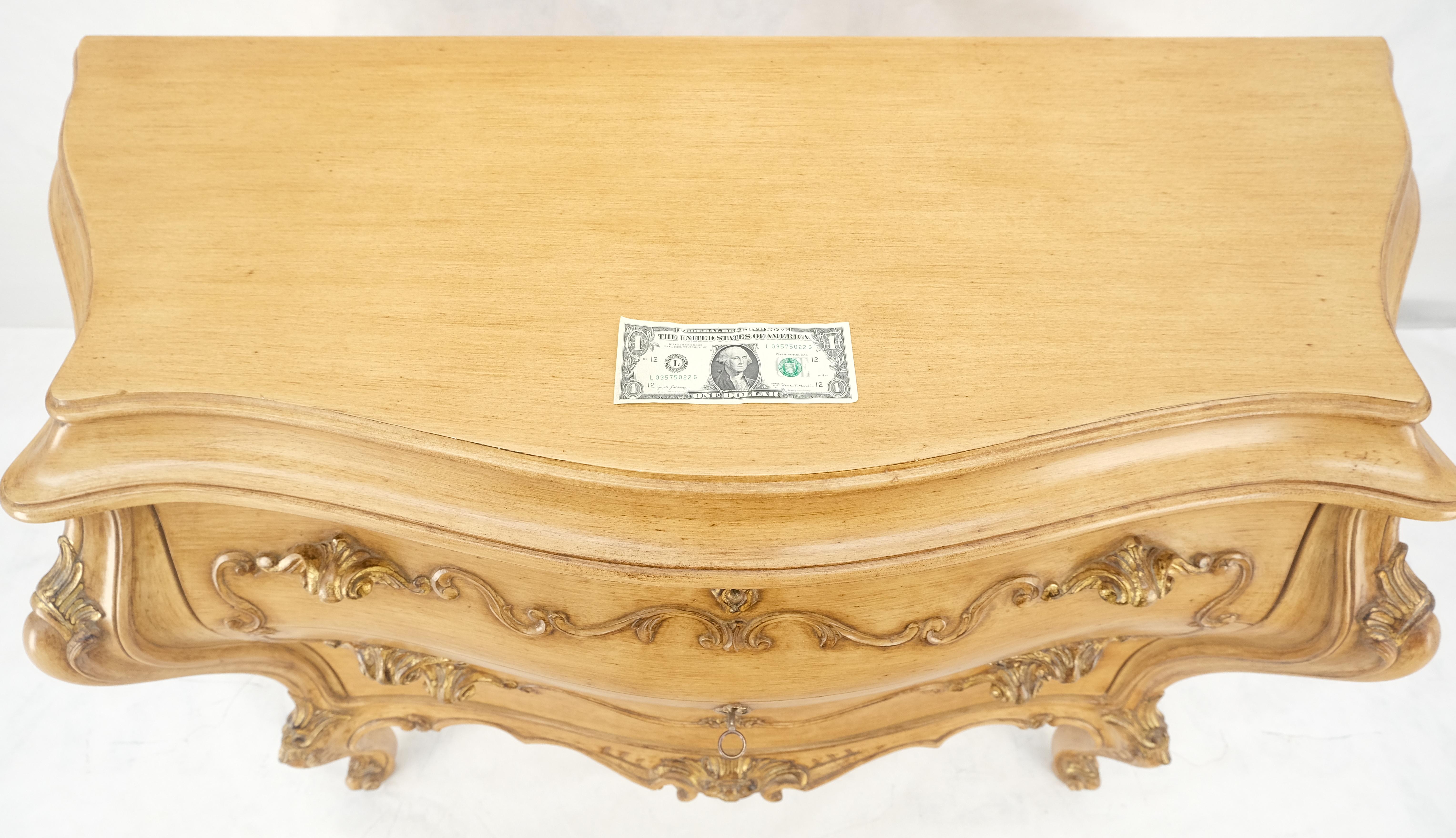 Console à 3 tiroirs de style Bombay peinte et décorée de volutes sculptées en vente 8